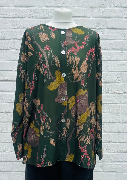 The Button Front Wide Top is made from a soft feel jersey fabric with a beautiful all over woodland print. Perfect for any autumn winter occasion or everyday wear. This wide top will take you from day to night with effortless style and elegance. Available in Black, Forest, Navy & Olive.