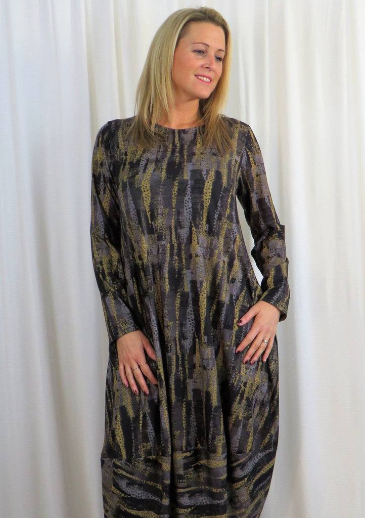 This dress is made from a soft feel black jersey fabric with a beautiful, all over gold waterfall print. Perfect for any autumn winter occasion, from a wedding to a party and everyday wear. This dress will take you from day to night with effortless style and elegance.