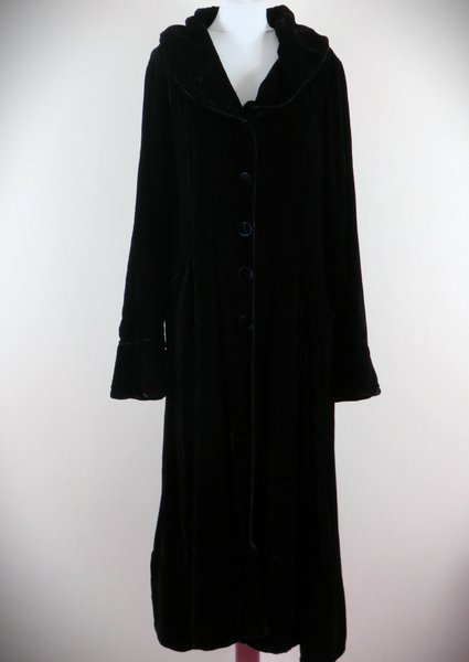 This coat is made from a luxurious black silk velvet. Perfect for any autumn winter occasion, from a wedding Mother of the Bride, Mother of the Groom, Wedding Guest to a party or everyday wear. This coat will take you from day to night with effortless style and elegance.