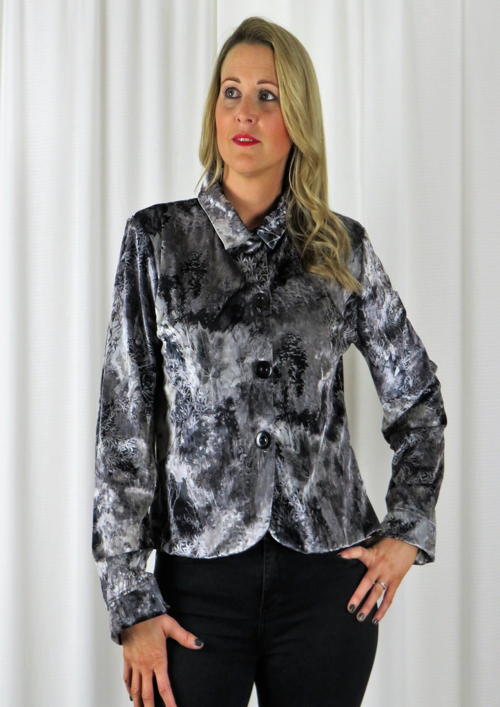 The jacket is made from a soft stretch viscose velvet fabric, with a beautiful all over silver autumnal design. Perfect for any autumn winter occasion, from a wedding Mother of the Bride, Mother of the Groom, Wedding Guest to a party or everyday wear. This jacket will take you from day to night with effortless style and elegance.