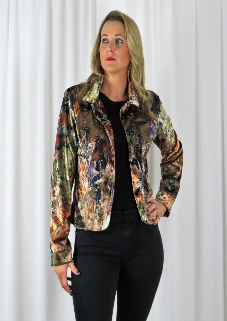 The jacket is made from a soft stretch viscose velvet fabric, with a beautiful all over gold autumnal design. Perfect for any autumn winter occasion, from a wedding Mother of the Bride, Mother of the Groom, Wedding Guest to a party or everyday wear. This jacket will take you from day to night with effortless style and elegance.