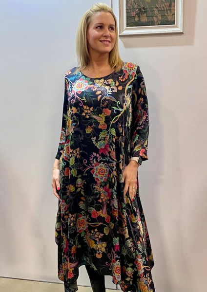 This dress is made from a soft feel Jersey fabric, with a beautiful all over rose print and pockets. Perfect for any autumn winter occasion, from a wedding to a party and everyday wear. This dress will take you from day to night with effortless style and elegance. 