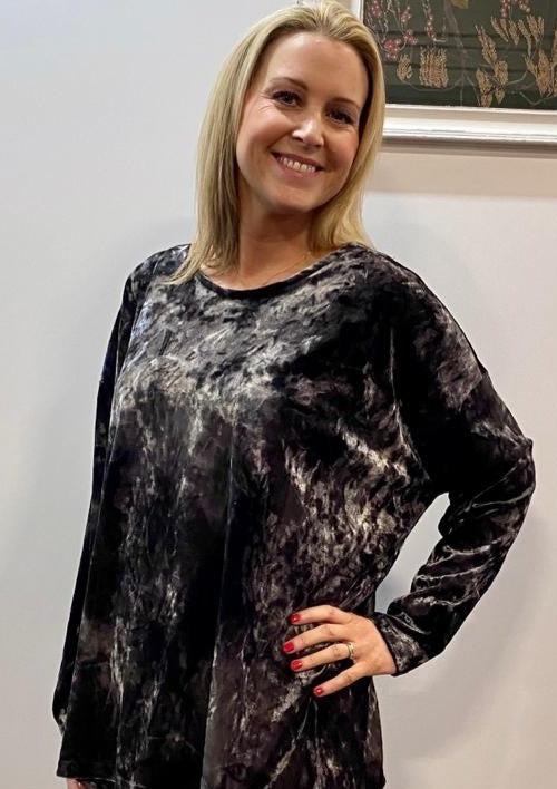 This wide top is made from a soft stretch viscose velvet fabric. Perfect for any autumn winter occasion, from a wedding Mother of the Bride, Mother of the Groom, Wedding Guest to a party or everyday wear. This wide top will take you from day to night with effortless style and elegance.